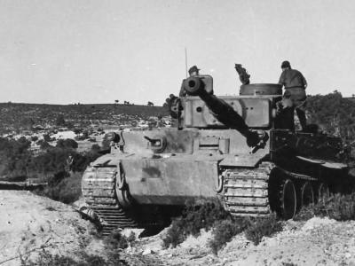 Tiger I number 121 of Schwere Abteilung 501 in Tunisia DAK Afrika Korps