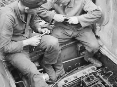Panzer VI Tiger of the schwere Panzer Abteilung 503, tank number 323, engine