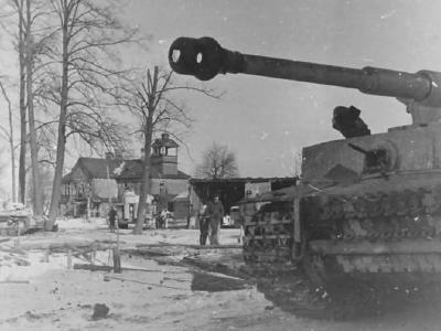 Early production heavy tank Tiger I of Schwere Panzer Abteilung 502, commander Lt. Meyer – winter camouflage eastern front