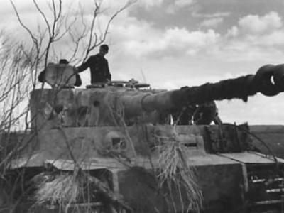 Tiger of the schwere Panzer Abteilung 502 with turret hatch open. Tank number 308