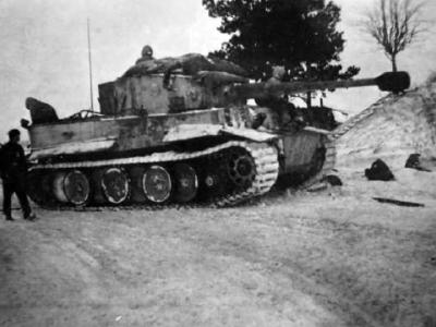 Tiger tank of schwere panzer abteilung 502. Tank number 332 Eastern Front winter camuflage