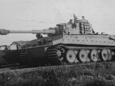 Tiger I ausf H with track links bolted to the side of the turret