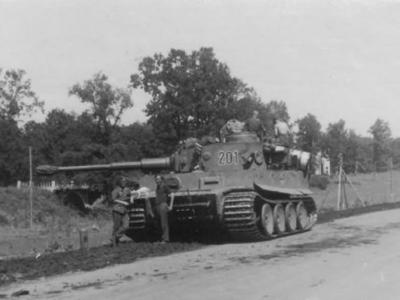 Early production Tiger I of Schwere Panzer Abteilung 503, tank number 201 1943