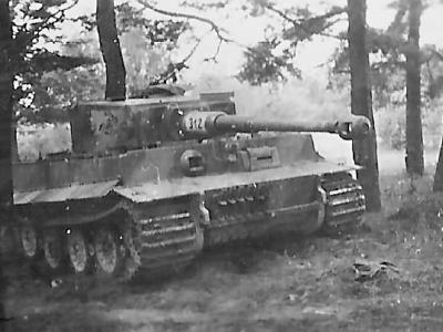 Panzerkampfwagen VI Tiger Ausf. E of the Schwere Panzer-Abteilung 505, tank number 312 front view