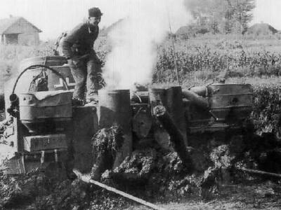 PzKpfw VI Tiger Ausf. E of Schwere Panzer-Abteilung 503, tank number 332 rear view