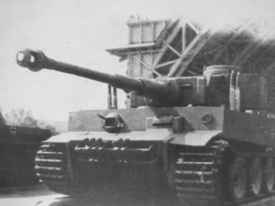 Tiger I tank number 100 of Schwere Panzer-Abteilung 502, front view