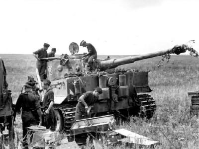 Early Panzer VI Tiger Ausf H1 of the Schwere Panzer Abteilung 503, tank number 123