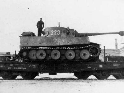 Early Tiger I of the Schwere Panzer Abteilung 503, tank number 223. Rail transport