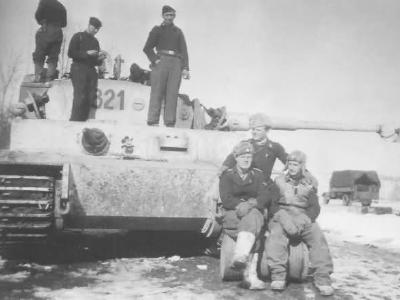 Tiger of the 8/SS-Panzerregiment 2 Das Reich, tank number 821. Winter camoufalge Eastern front