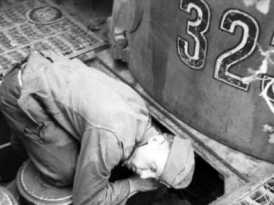 Tiger I tank number 323 of Schwere Panzer Abteilung 503 2