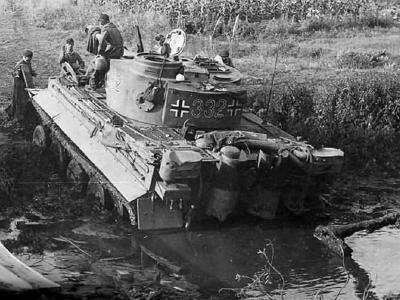 Early Panzer VI Tiger of Schwere Panzer-Abteilung 503, tank number 332