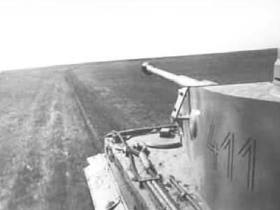 Tiger of the 4/SS-Panzerregiment 1 Leibstandarte Adolf Hitler (LAH), tank number 411