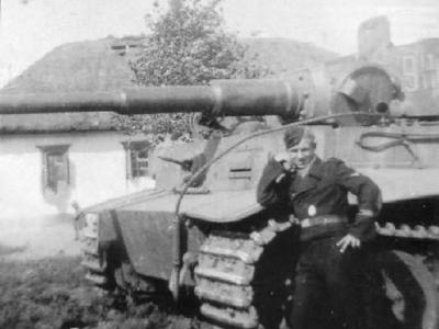 PzKpfw VI Tiger Ausf. H1 of 9./SS-Panzerregiment 3 Totenkopf, tank number 911