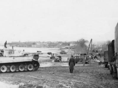 Tiger of the 4./SS-Panzer Regiment 3 Totenkopf, tank number 413. Winter camouflage