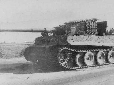 Tiger of the Schwere Panzer Abteilung 501, tank number 324. Eastern front