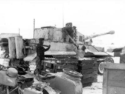 Panzer VI Tiger of Schwere Panzer-Abteilung 501, tank number 211 winter camo Eastern front
