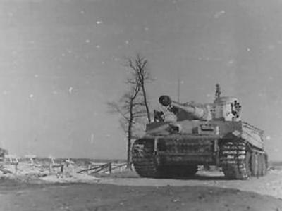 Early production Tiger I of Schwere Panzer Abteilung 502, commander Lt. Meyer – winter camouflage eastern front
