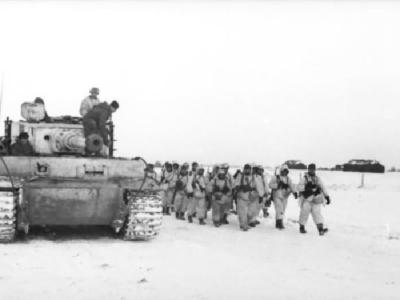 Tiger I number 5 of Schwere Panzer Abteilung 506, winter camouflage 1943/1944