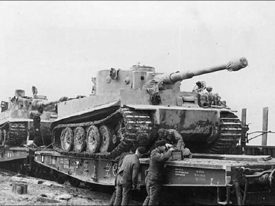 Tigers being transported to the front on specially designed flatbed rail cars