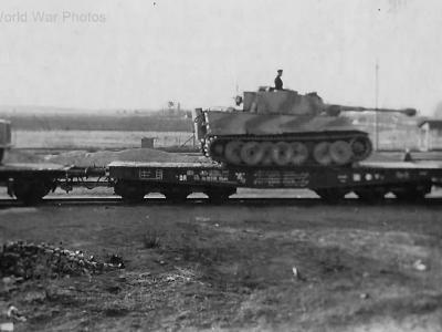 Tiger „112” of schwere Panzerabteilung 503 on Schwere Plattformwagen Type SSyms
