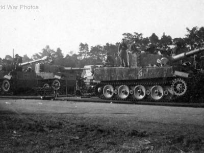 Tigers from Schwere Panzer-Abteilung 509 has been loaded onto a rail car for transport