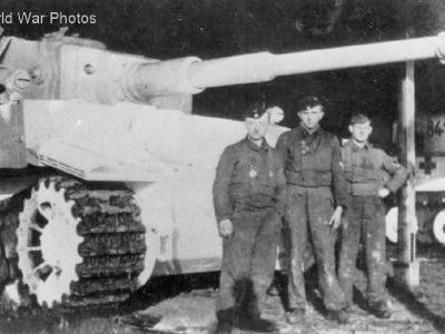 A snow-camouflaged Tiger „841” of SS-Panzer Grenadier-Division „Das Reich”