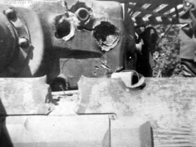 Damaged Tiger tank of the Panzer-Grenadier-Division Großdeutschland