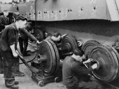 Assembly line at the Henschel factory 1
