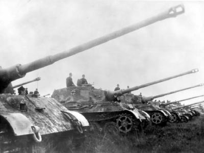 King Tiger tanks of the schwere Panzer Abteilung 503, Sennelager September 1944