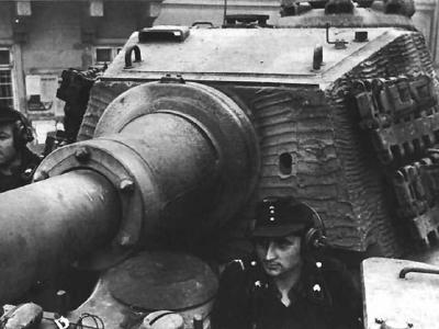 Konigstiger crew, Schwere Heeres panzer abteilung 503 Tank number 233 Budapest Hungary 1944