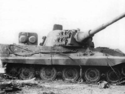 Königstiger with zimmerit of Schwere SS-Panzer-Abteilung 102. Tank number 123, France