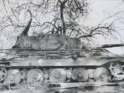 King Tiger ‚332’ of the Schwere SS Panzer-Abteilung 501 „Kampfgruppe Peiper”. near Bourgoument