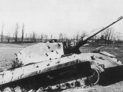 Tiger 2 tank of the schwere Panzer-Abteilung 509. Tank number 324. Eastern Front 1945