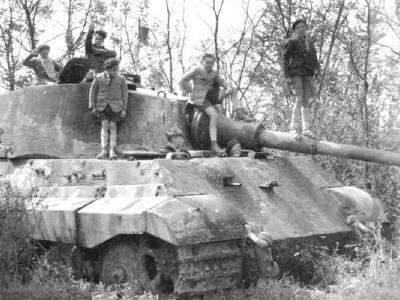 Tiger 2 tank with zimmerit of the schwere Panzer Abteilung 503. France 1944