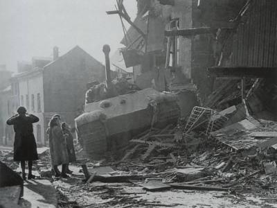 King Tiger tank of the Schwere SS Panzer-Abteilung 501. Tank number 105. Stavelot December 1944 4