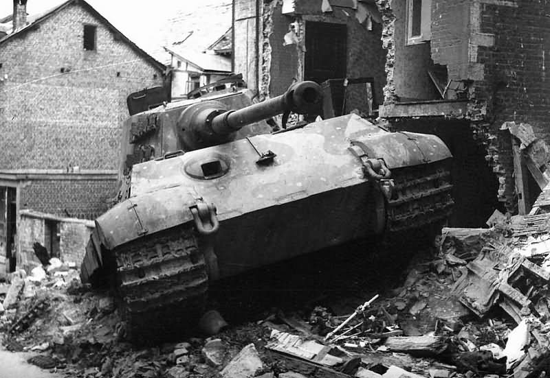 King Tiger tank of the Schwere SS Panzer-Abteilung 501. Tank number 105 ...