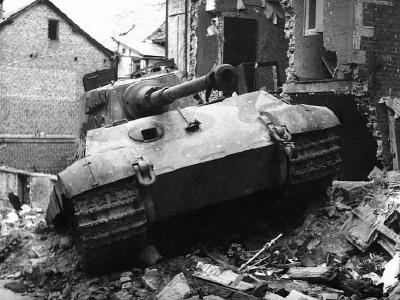 King Tiger tank of the Schwere SS Panzer-Abteilung 501. Tank number 105. Stavelot December 1944 front view