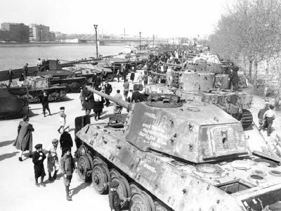 Tiger 2 tank in Russia. King Tiger belonged to the Schwere Heeres Panzer Abteilung 505