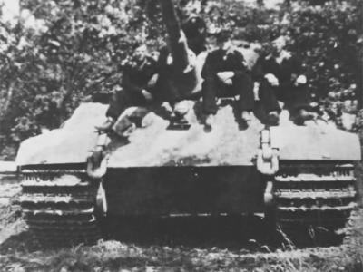 Crew and Tiger II of Panzer Abteilung 505