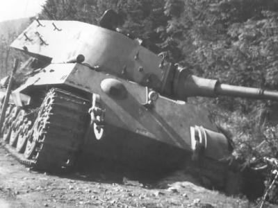 King Tiger tank of the 3/schwere Panzer-Abteilung 511 with transport tracks