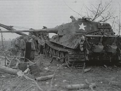 Captured King Tiger tank and american soldiers. Schwere Heeres Panzer Abteilung 506, Gereonsweiler Germany