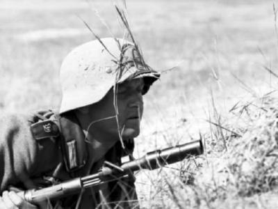Grossdeutschland 0123 15 Russland Soldat der Div