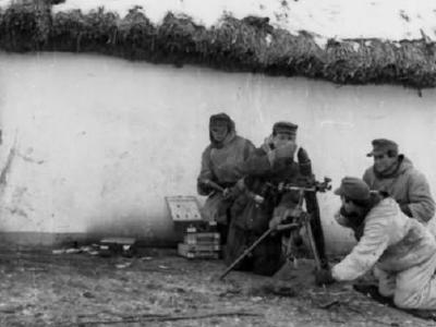 Grossdeutschland 0129 29 Bei Belgorod Infanteristen mit Granatwerfer