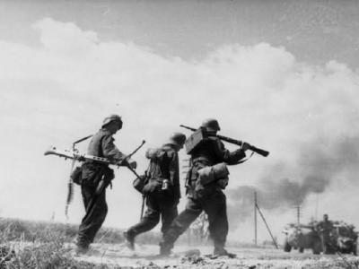 Grossdeutschland 0132 41A Russland Infanteristen auf dem Marsch