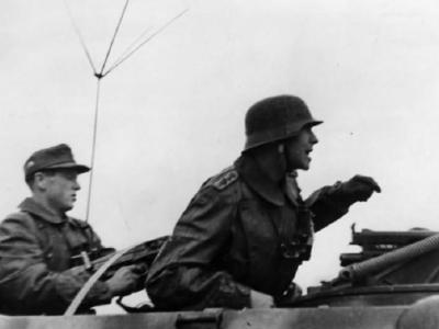 Grossdeutschland 1995 081 16A Russland Kommandeur auf Schutzenpanzer