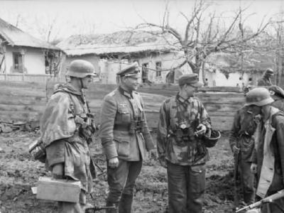 Grossdeutschland 711 0428 28A Russland Oberst Lorenz mit Soldaten
