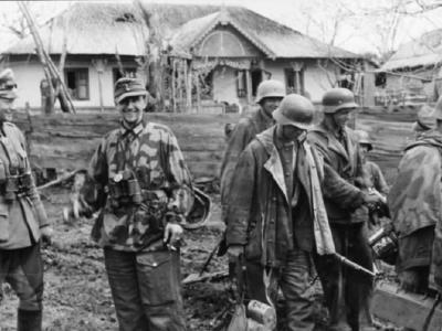 Grossdeutschland 711 0428 30A Russland Sud Oberst Lorenz mit Soldaten