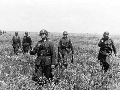 Grossdeutschland B27268 Russland Der Kommandeur fuhrt den Angriff