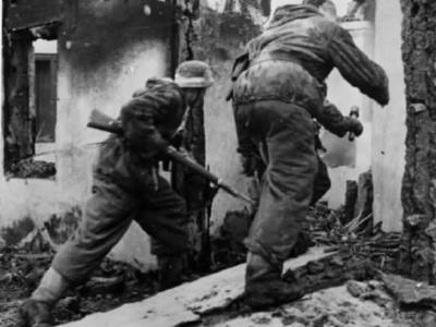 Grossdeutschland Russland Soldaten sturmen Ruine