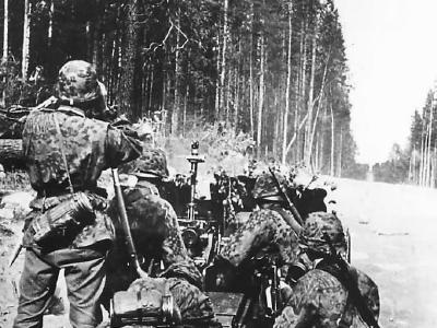 6th SS Mountain Division Nord man with 7 5cm LeIG 18 in Finland